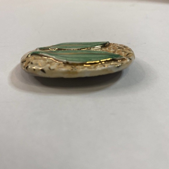 Vintage Beautiful Gold And White With Green Leafs Wooden Pin Brooch - Picture 10 of 12
